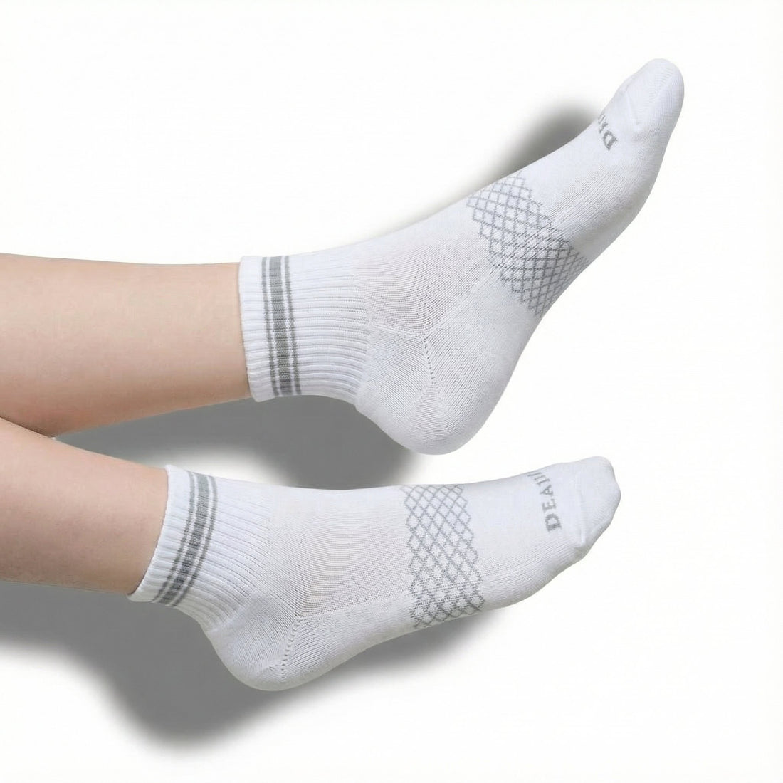 DeadSoxy Men’s White & Grey Quarter Crew Socks