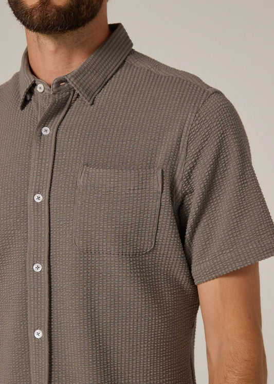 Bennet Seersucker Stretch Short-Sleeve Shirt – Steel Grey