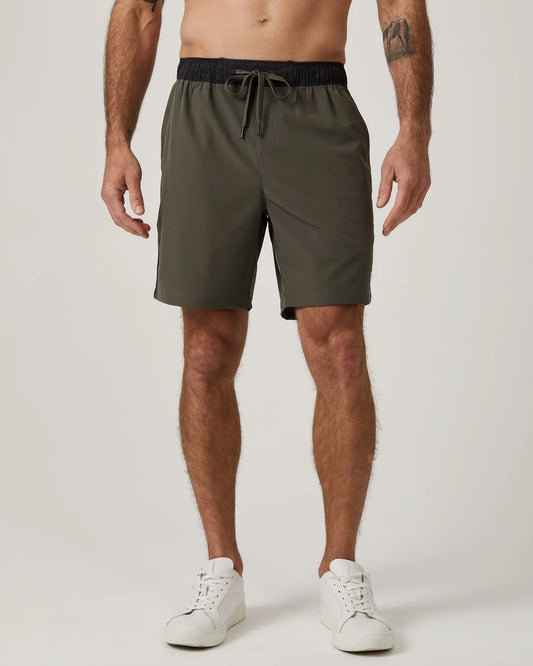 Solid Contrast Core Active 7" Short