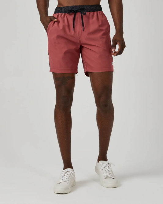 Solid Contrast Core Active 7" Short
